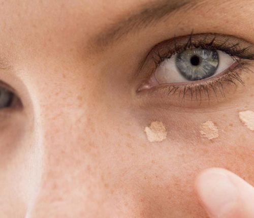 Weer “fris en fruitig” met een ooglidcorrectie bij Dokter Hupkens Esthetiek!